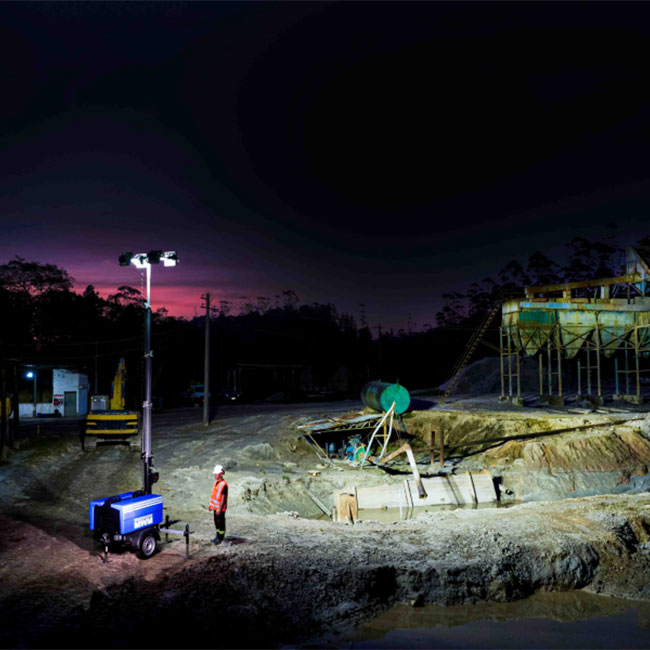 Torre de iluminação fotovoltaica